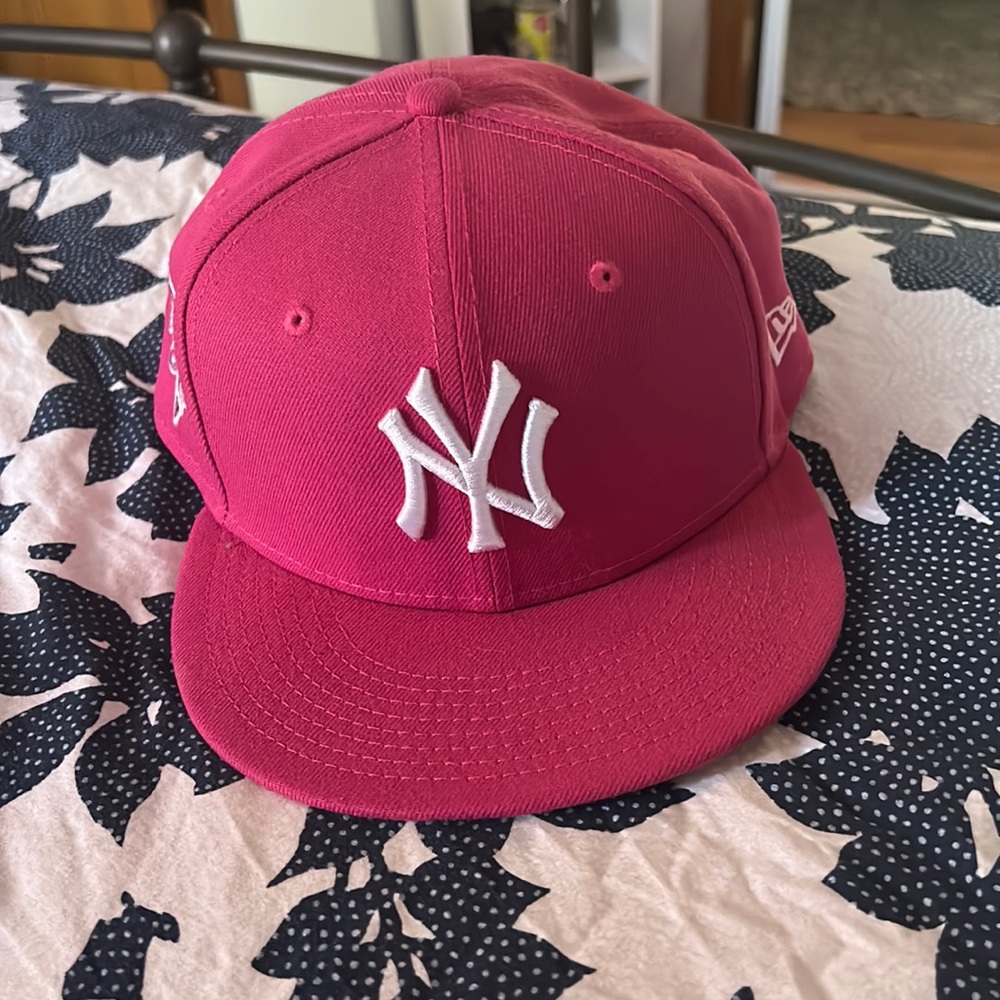 Pink Yankees Baseball Hat. Flat brim